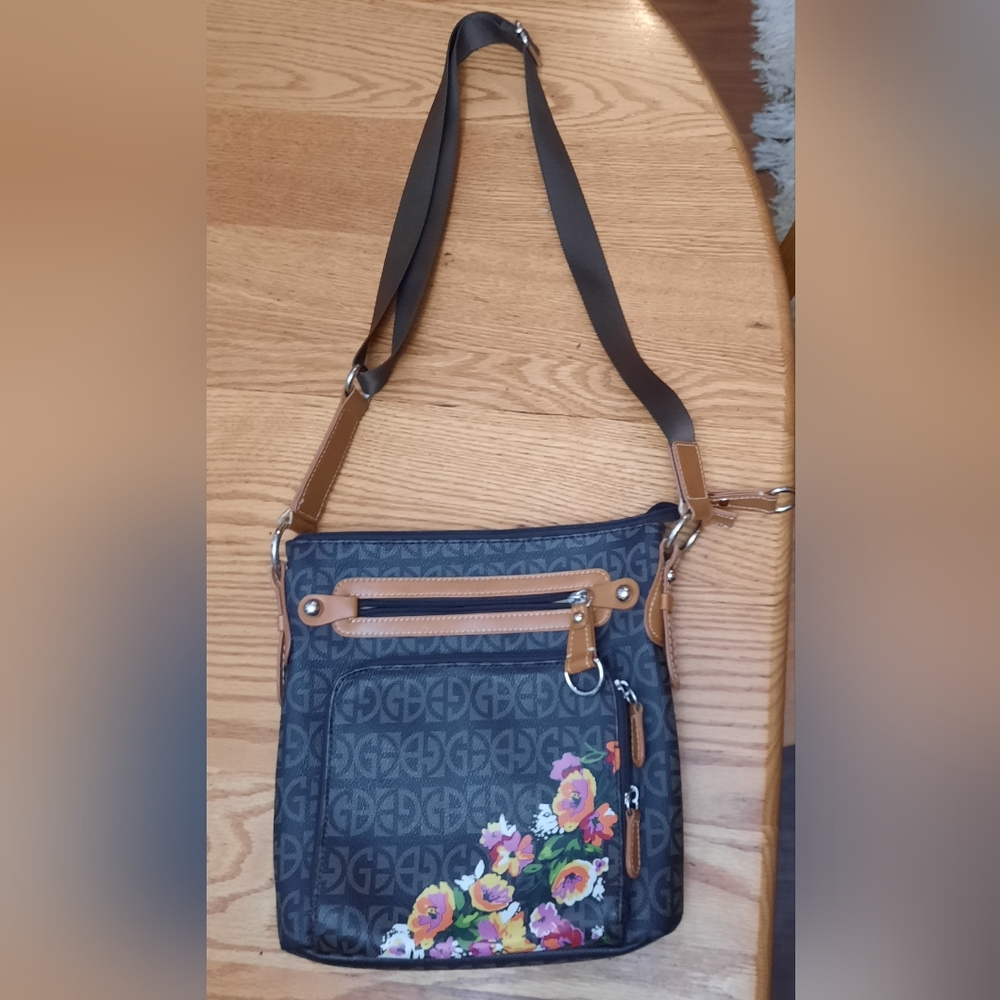 Gianibernini shoulder bag, with Floral painted detail.